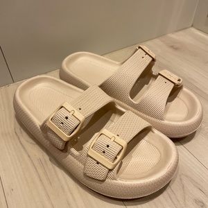 Never worn - Nude/beige unisex slides size 37/38